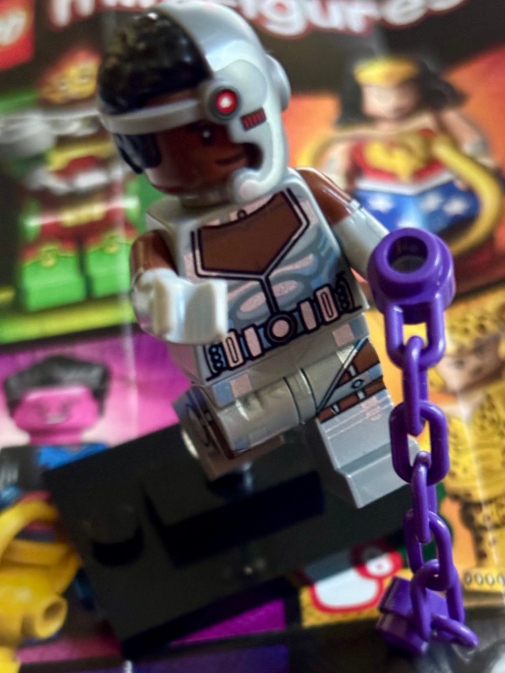 LEGO DC SUPER HEROES "Cyborg" colsh-9 with stand, pamphlet & accessories.